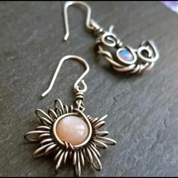 🎉 HP 🎉 🦋 3/$24 Wire mismatched Sun & Moon earrings / NWOT - Picture 4 of 4